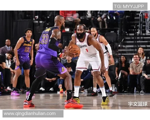 2014年快船与湖人对决回顾：洛杉矶篮球的巅峰对抗与激情时刻
