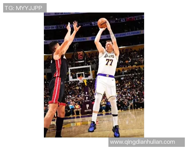 今日湖人对阵热火精彩视频回顾与赛后分析助你了解比赛全貌