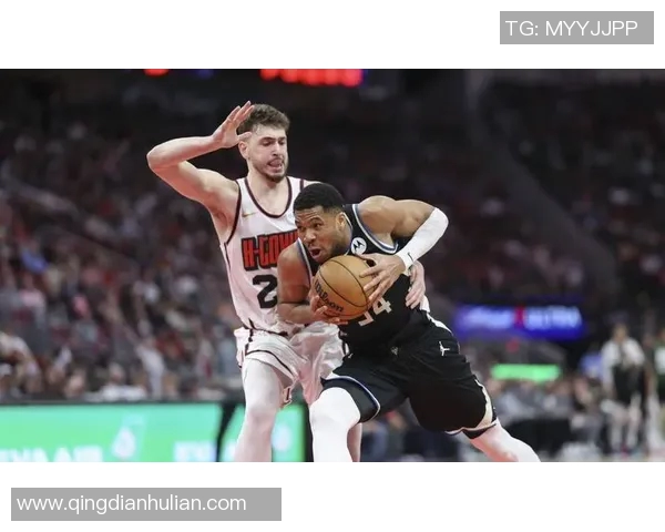 字母哥与麦基的对决谁能在赛场上笑到最后精彩对抗引发球迷热议